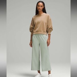 Lululemon Ribbed Softstreme Mid-Rise Wide-Leg Cropped Pant 25"
Palm Court Size 6
